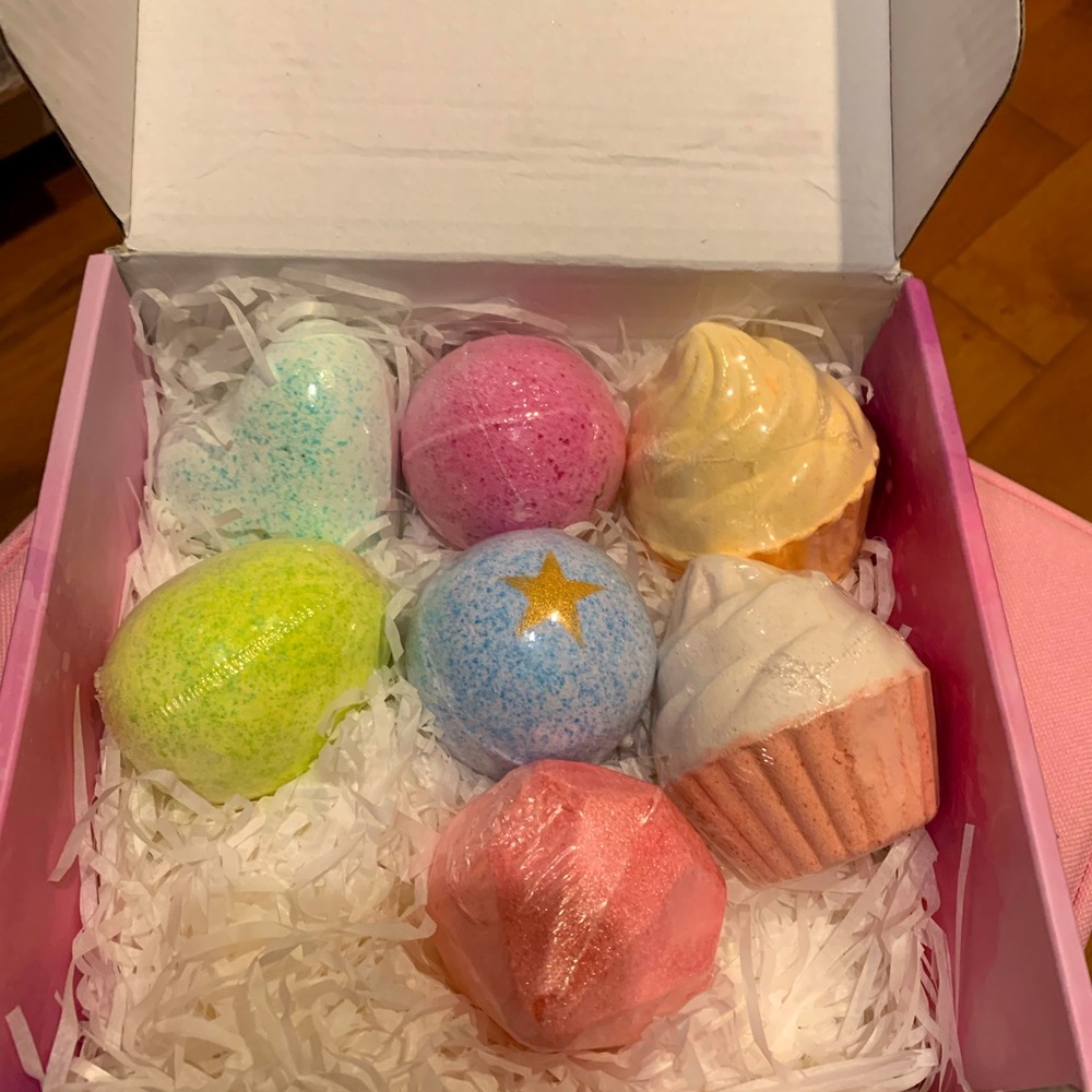 Brand new never opened bath bomb set
